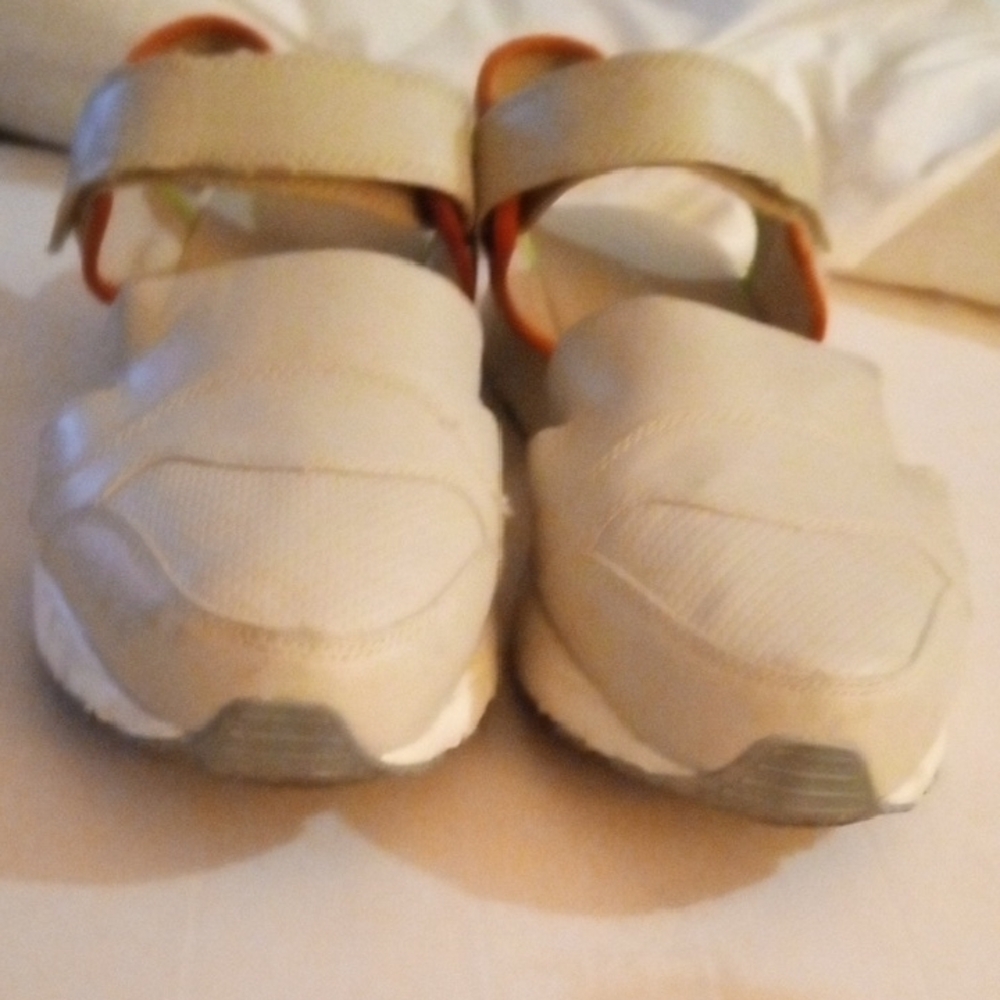 Cream Sandals with Elastic Strap and Chunky Sole